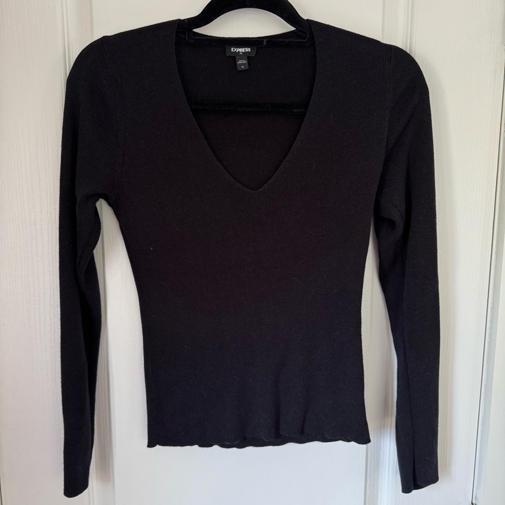 Express Woman’s Black Long Sleeve V-Neck Top Size M Excellent Condition
